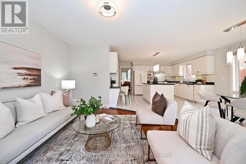 34 Captain Armstrong Lane, Markham, ON - Indoor Photo Showing Living Room
