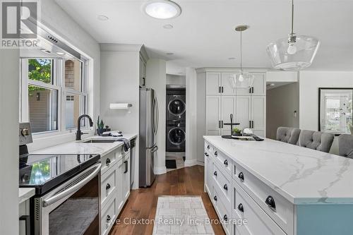 90 Dean Avenue, Guelph (Dovercliffe Park/Old University), ON - Indoor Photo Showing Kitchen With Upgraded Kitchen