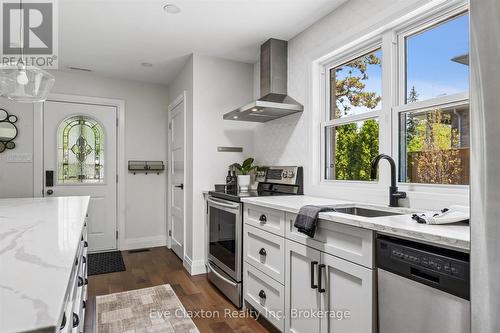 90 Dean Avenue, Guelph (Dovercliffe Park/Old University), ON - Indoor Photo Showing Kitchen