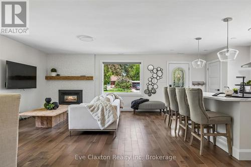 90 Dean Avenue, Guelph (Dovercliffe Park/Old University), ON - Indoor With Fireplace