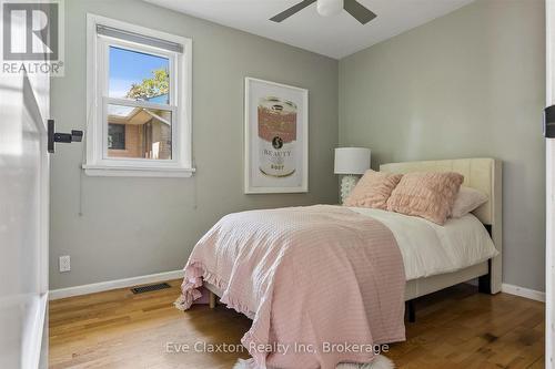 90 Dean Avenue, Guelph (Dovercliffe Park/Old University), ON - Indoor Photo Showing Bedroom