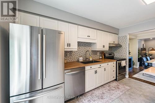 1537 Westminster Place, Burlington, ON - Indoor Photo Showing Kitchen