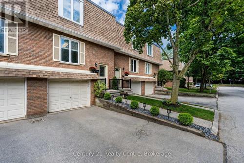 1537 Westminster Place, Burlington, ON - Outdoor