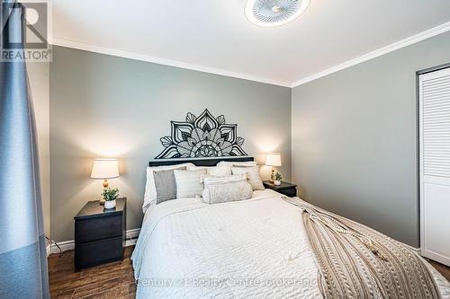 1537 Westminster Place, Burlington, ON - Indoor Photo Showing Bedroom
