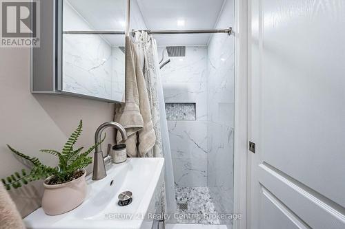 1537 Westminster Place, Burlington, ON - Indoor Photo Showing Bathroom