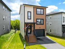 27 Onyx Crescent  Halifax, NS B3P 0H5