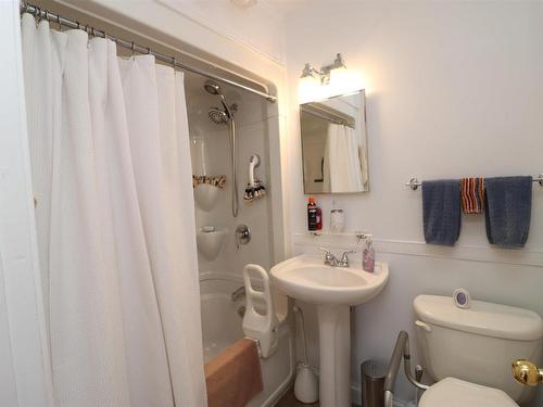 244 Glenwood Drive, Truro, NS - Indoor Photo Showing Bathroom