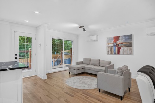 Salle à manger - 70A Rue Roussin, Montréal (L'Île-Bizard/Sainte-Geneviève), QC - Indoor Photo Showing Living Room