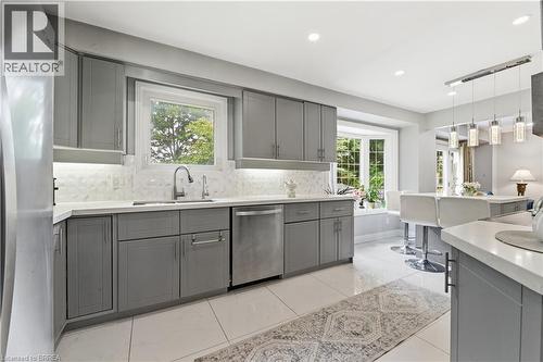 512 Hawthorne Crescent, Milton, ON - Indoor Photo Showing Kitchen