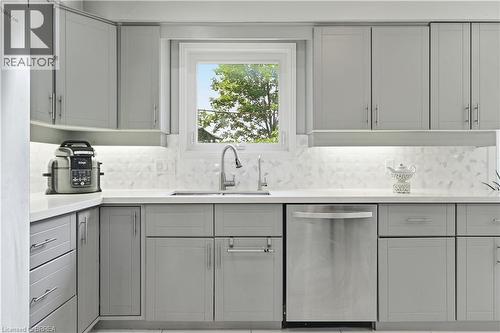 512 Hawthorne Crescent, Milton, ON - Indoor Photo Showing Kitchen With Upgraded Kitchen