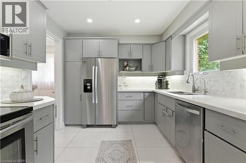 512 Hawthorne Crescent, Milton, ON - Indoor Photo Showing Kitchen With Upgraded Kitchen