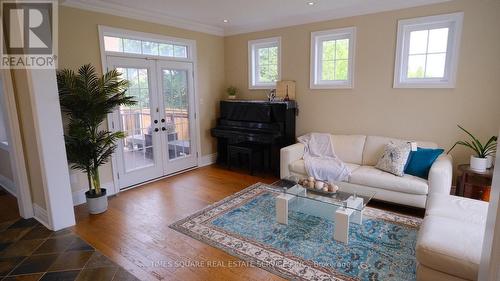 39 Gillings Street, Markham, ON - Indoor Photo Showing Living Room