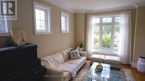 39 Gillings Street, Markham, ON - Indoor Photo Showing Living Room
