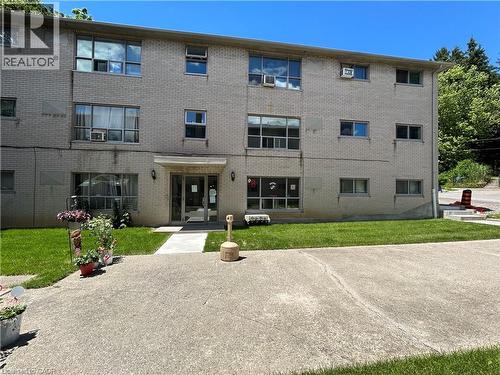 108 CREIGHTON Road Unit# 14 , Dundas, Ontario L9H 3C1 3