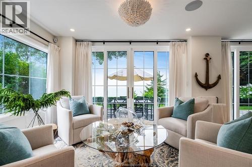24 Bayshore, Leamington, ON - Indoor Photo Showing Living Room