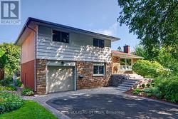 905 GARWOOD AVENUE  Ottawa, ON K1V 6X2