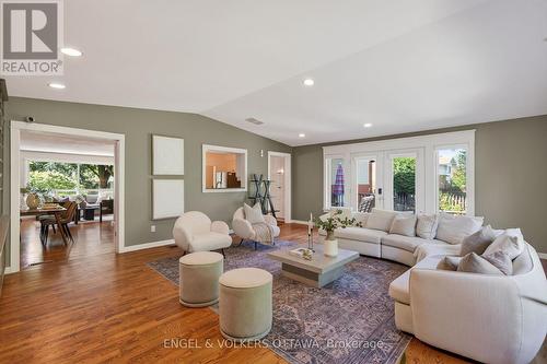 905 Garwood Avenue, Ottawa, ON - Indoor Photo Showing Living Room
