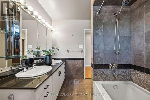 905 Garwood Avenue, Ottawa, ON - Indoor Photo Showing Bathroom