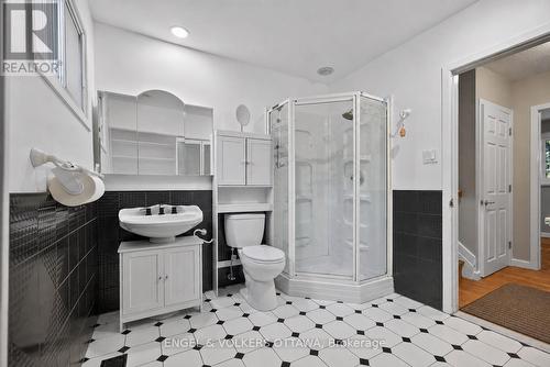 905 Garwood Avenue, Ottawa, ON - Indoor Photo Showing Bathroom