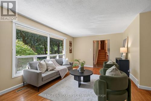 905 Garwood Avenue, Ottawa, ON - Indoor Photo Showing Living Room