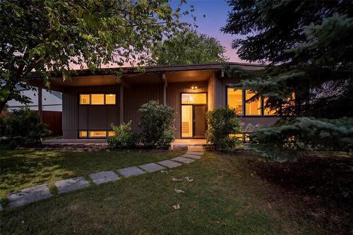 371 Moray Street  Winnipeg, MB R3J 3A6