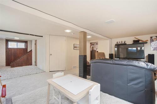 20 Stranmillis Avenue, Winnipeg, MB - Indoor
