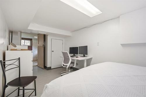 20 Stranmillis Avenue, Winnipeg, MB - Indoor Photo Showing Bedroom