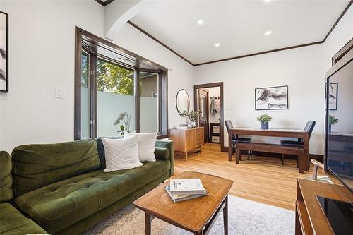 20 Stranmillis Avenue, Winnipeg, MB - Indoor Photo Showing Living Room