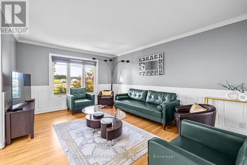 1436 Notre Dame Street, Russell, ON - Indoor Photo Showing Living Room