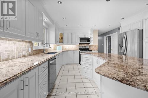 1436 Notre Dame Street, Russell, ON - Indoor Photo Showing Kitchen With Upgraded Kitchen