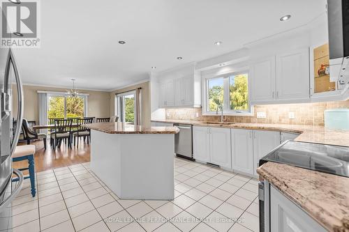 1436 Notre Dame Street, Russell, ON - Indoor Photo Showing Kitchen With Upgraded Kitchen