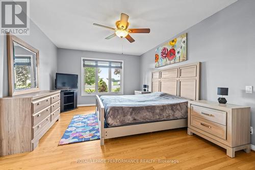 1436 Notre Dame Street, Russell, ON - Indoor Photo Showing Bedroom