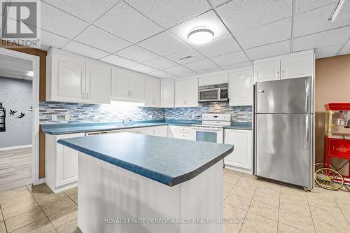 1436 Notre Dame Street, Russell, ON - Indoor Photo Showing Kitchen With Upgraded Kitchen
