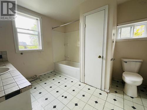 26 Fairview Avenue, Amherst, NS - Indoor Photo Showing Bathroom