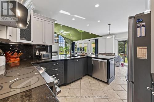 3335 Four Seasons Drive, Frontenac (Frontenac South), ON - Indoor Photo Showing Kitchen