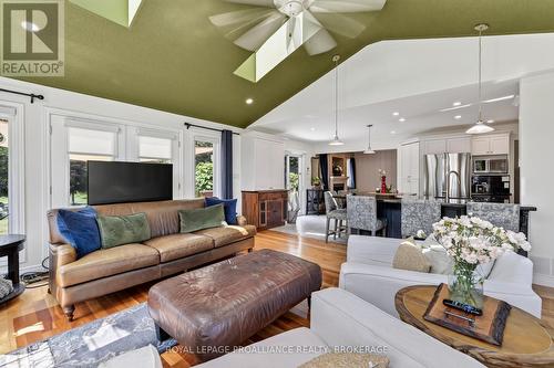 3335 Four Seasons Drive, Frontenac (Frontenac South), ON - Indoor Photo Showing Living Room