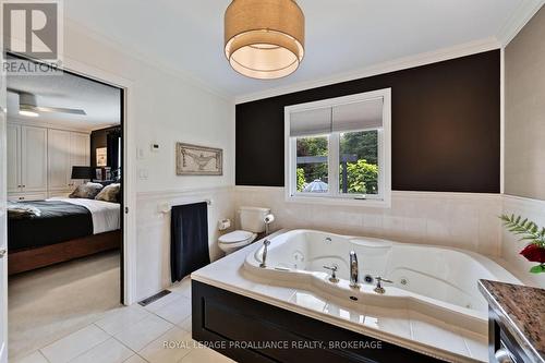 3335 Four Seasons Drive, Frontenac (Frontenac South), ON - Indoor Photo Showing Bathroom