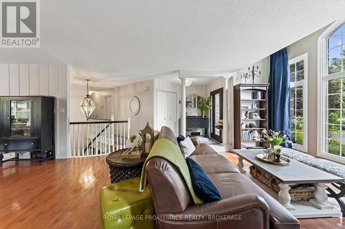 3335 Four Seasons Drive, Frontenac (Frontenac South), ON - Indoor Photo Showing Living Room