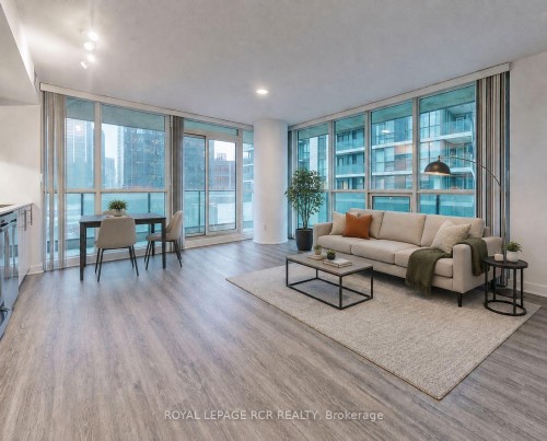 904-33 Bay Street, Toronto, ON - Indoor Photo Showing Living Room