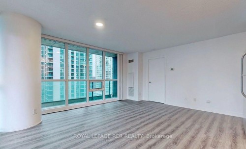 904-33 Bay Street, Toronto, ON - Indoor Photo Showing Other Room
