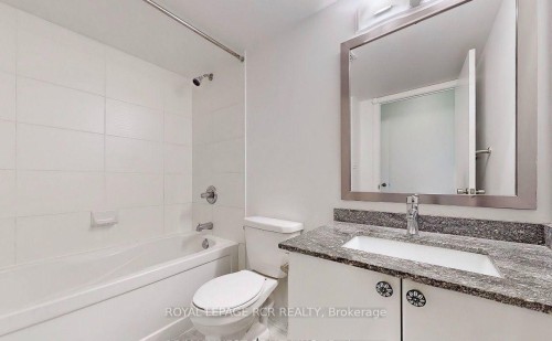 904-33 Bay Street, Toronto, ON - Indoor Photo Showing Bathroom