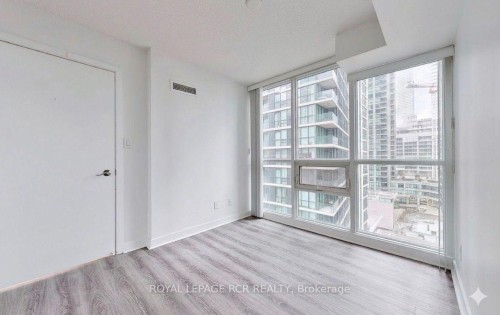 904-33 Bay Street, Toronto, ON - Indoor Photo Showing Other Room