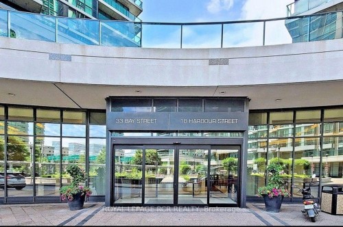 904-33 Bay Street, Toronto, ON - Outdoor