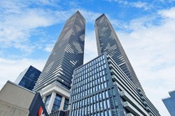 5203-138 Downes Street  Toronto, ON M5E 0E4