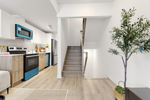 66-10 Calamint Lane, Toronto, ON - Indoor Photo Showing Kitchen