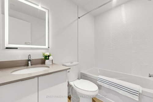 66-10 Calamint Lane, Toronto, ON - Indoor Photo Showing Bathroom
