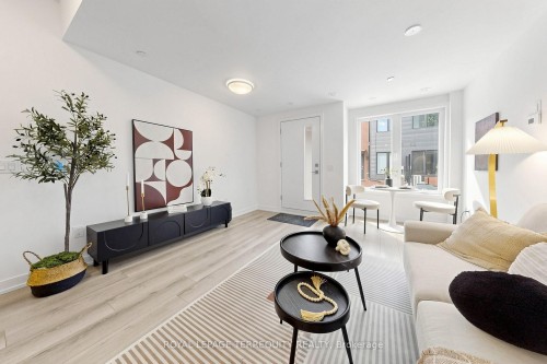 66-10 Calamint Lane, Toronto, ON - Indoor Photo Showing Living Room