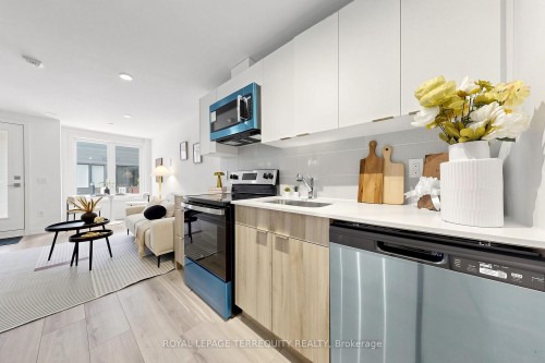 66-10 Calamint Lane, Toronto, ON - Indoor Photo Showing Kitchen With Upgraded Kitchen