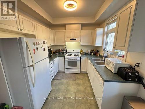 47 - 10 POST OAK DRIVE , Richmond Hill, Ontario L4E 4H7 3