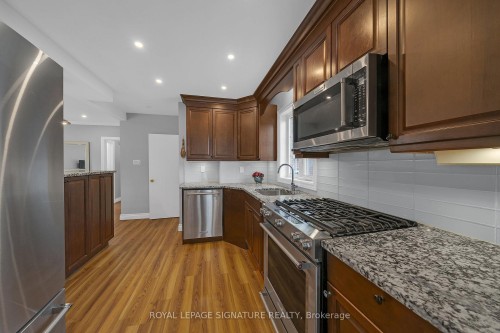 118 Rexleigh Drive, Toronto, ON - Indoor Photo Showing Kitchen With Upgraded Kitchen
